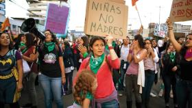 Mujeres en una manifestación por la legalización del aborto en Quito, Ecuador.