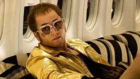 Taron Eegerton como Elton John.
