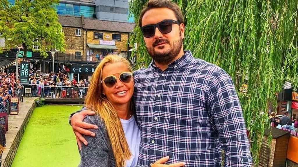 Belén Esteban y Miguel Marcos, en uno de sus viajes a Londres.