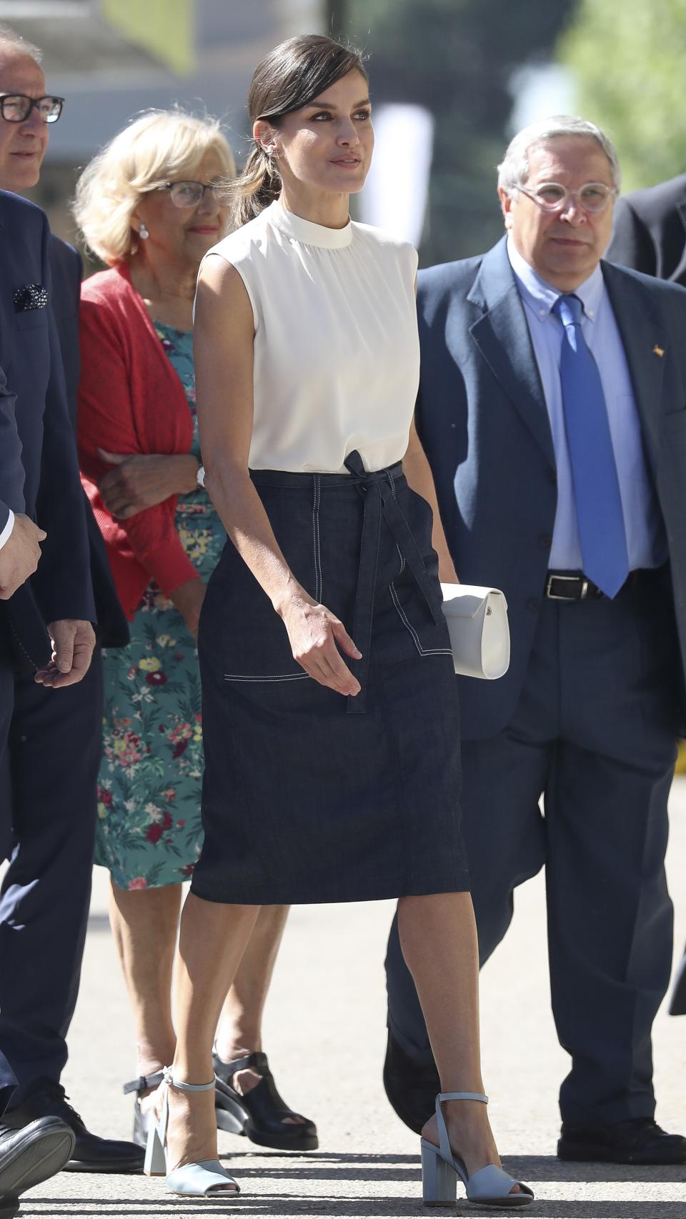 La reina Letizia en su llegada a la Feria del Libro de Madrid.