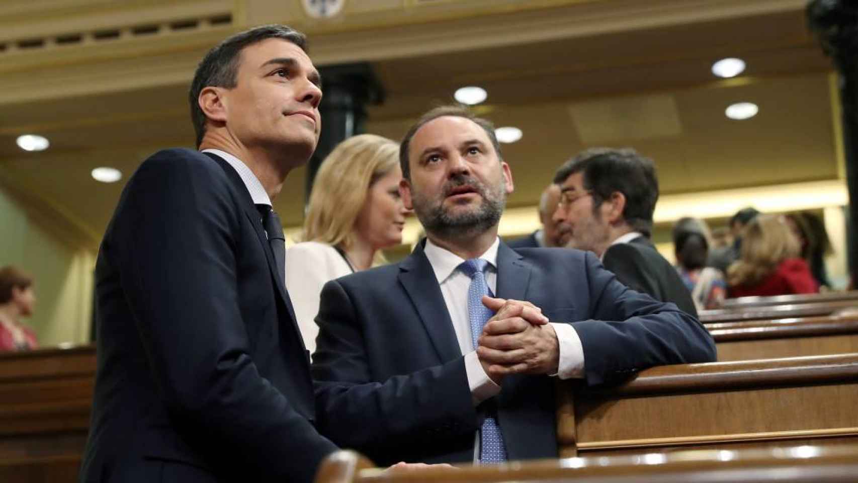 El presidente del Gobierno, Pedro Sánchez, y el exministro José Luis Ábalos, en el Congreso.