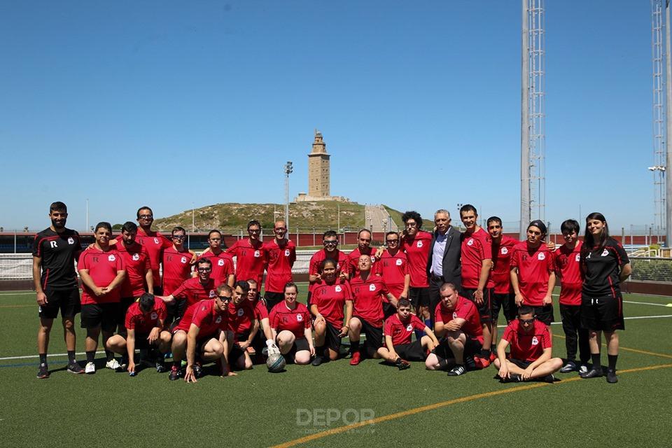 El equipo Genuine con Paco Zas  (@RCDeportivo)