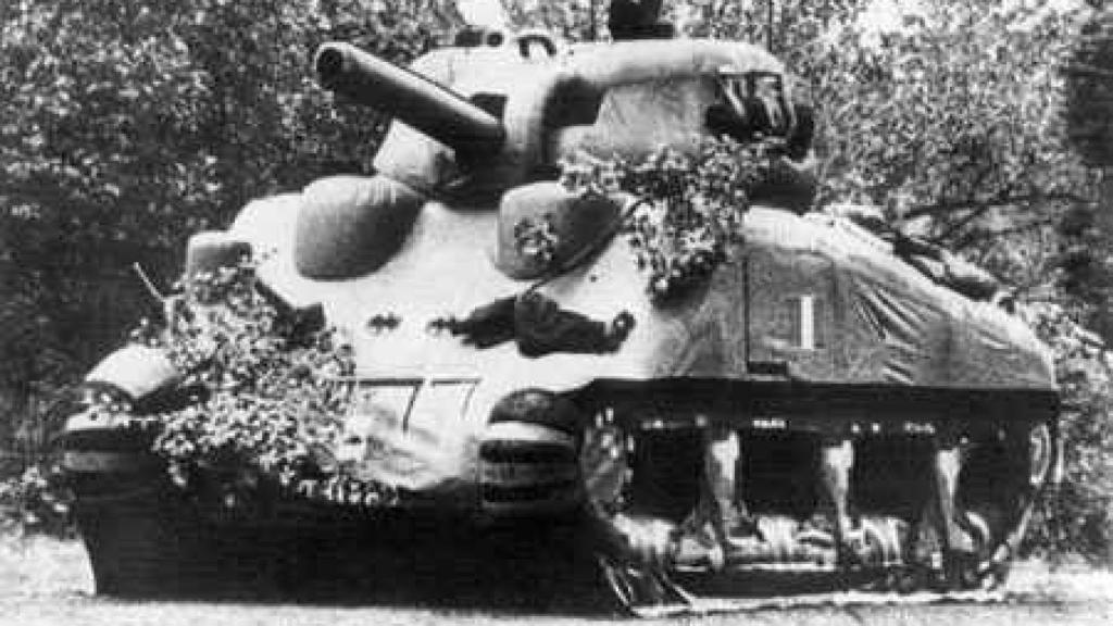 Tanque inflable M4 Sherman utilizado para engañar a los nazis.