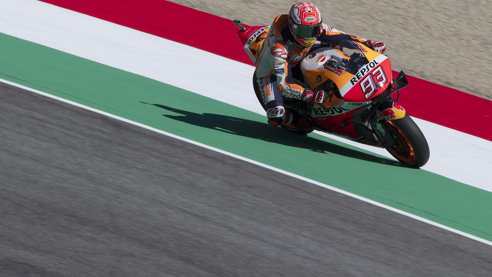 Marc Márquez traza un viraje, durante la sesión de clasificación del GP de Italia, en Mugello.