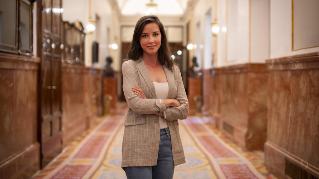 Fernández, en el pasillo por el que se accede al hemiciclo del Congreso de los Diputados.