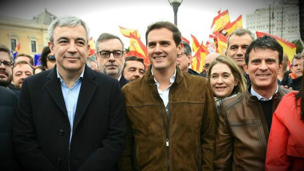 Garicano, Valls y Rivera durante la manifestación en la Plaza de Colón.