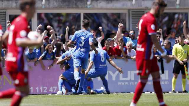 Los jugadores del Fuenlabrada celebran un gol. Foto: Twitter (@FutbolMediaset)