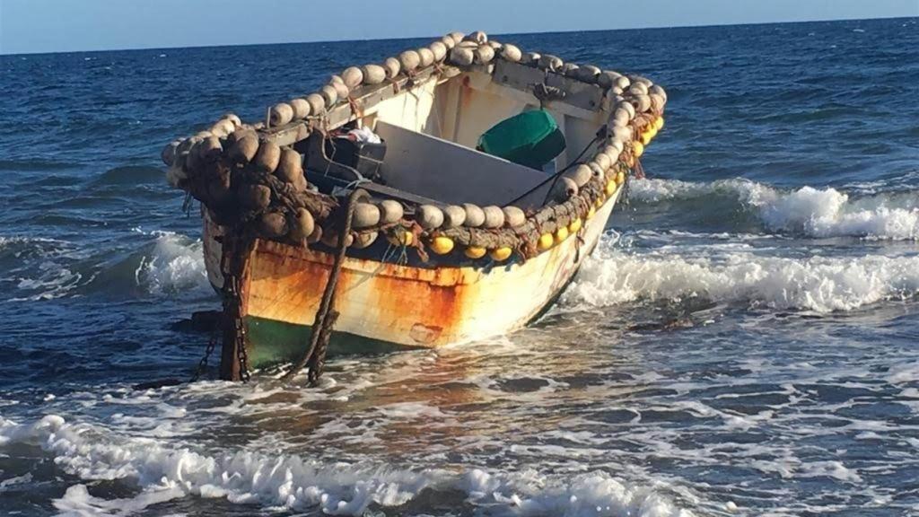 Una patera en las costas de Lanzarote