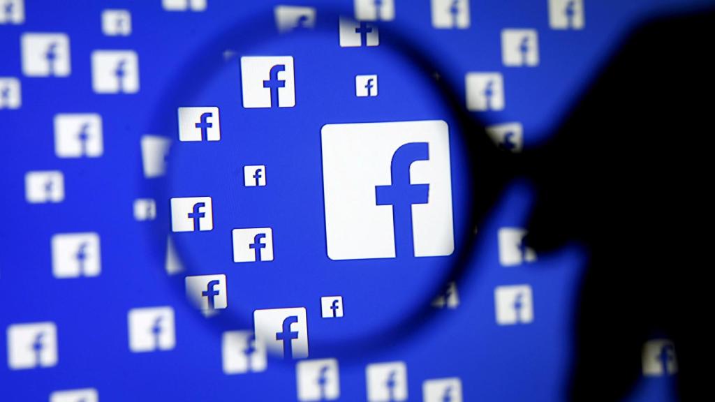 Facebook debe buscar y borrar comentarios difamatorios ilegales