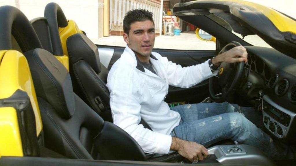 José Antonio Reyes, montado en un Ferrari.
