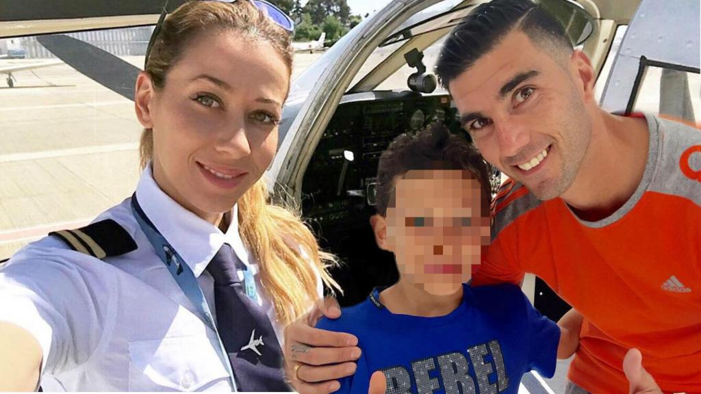 Ana López, José Antonio Reyes y su hijo en común en un montaje de Jaleos.