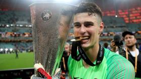 Kepa posa con la Europa League