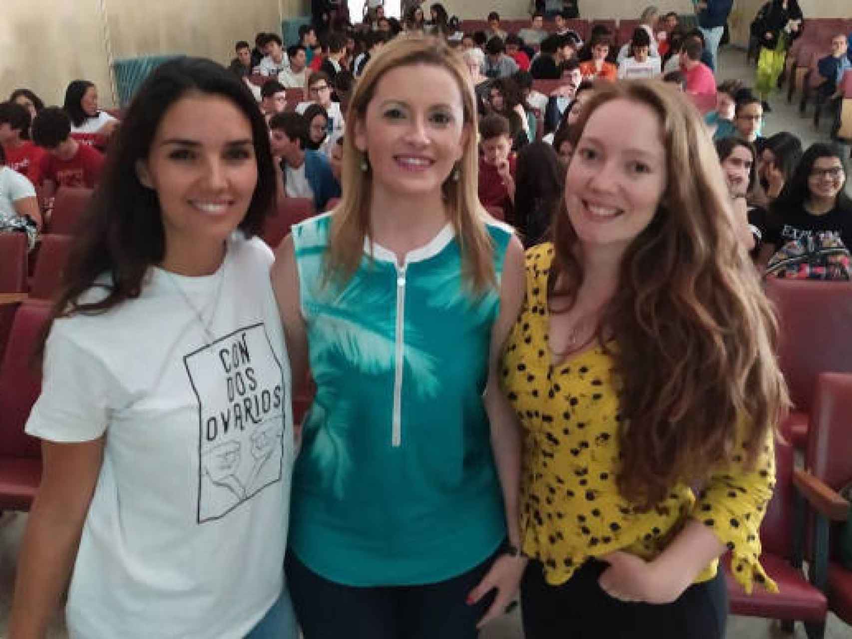 Unas reconocidas influencers hablan de educación sexual a los jóvenes de  Valdepeñas