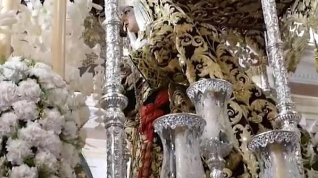 La Virgen  del Baratillo con el fajín donado por un familiar de Franco.