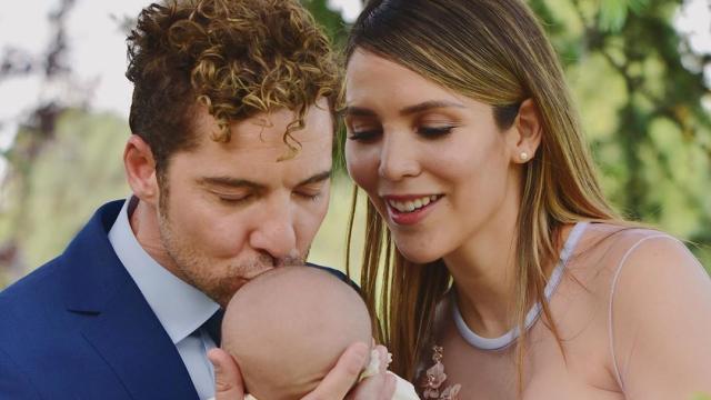 David Bisbal y Rosanna Zanetti en el bautizo de su hijo Matteo.