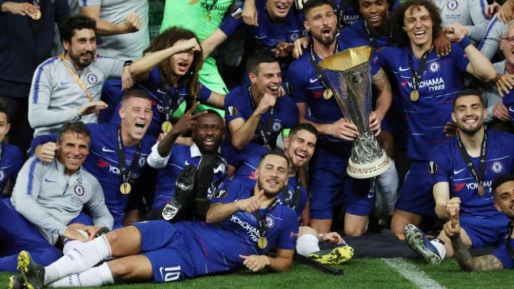 Eden Hazard junto a sus compañeros del Chelsea tras ganar la Europa League 2018/2019