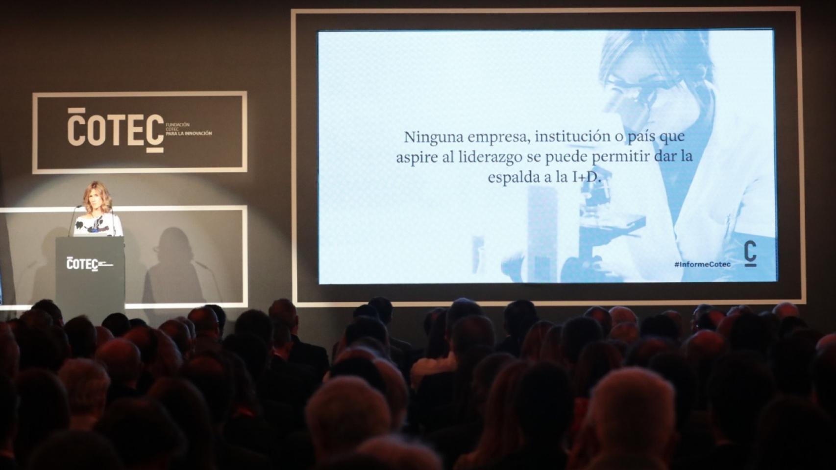 El gasto en I+D frena su “caída libre” gracias al sector privado, según el informe Cotec