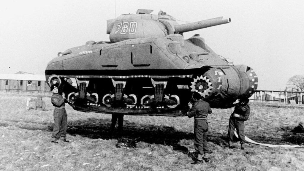 Tanque inflable con el que los aliados engañaron a los alemanes.