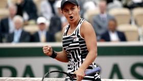 Ashleigh Barty celebra un punto en las semifinales de Roland Garros