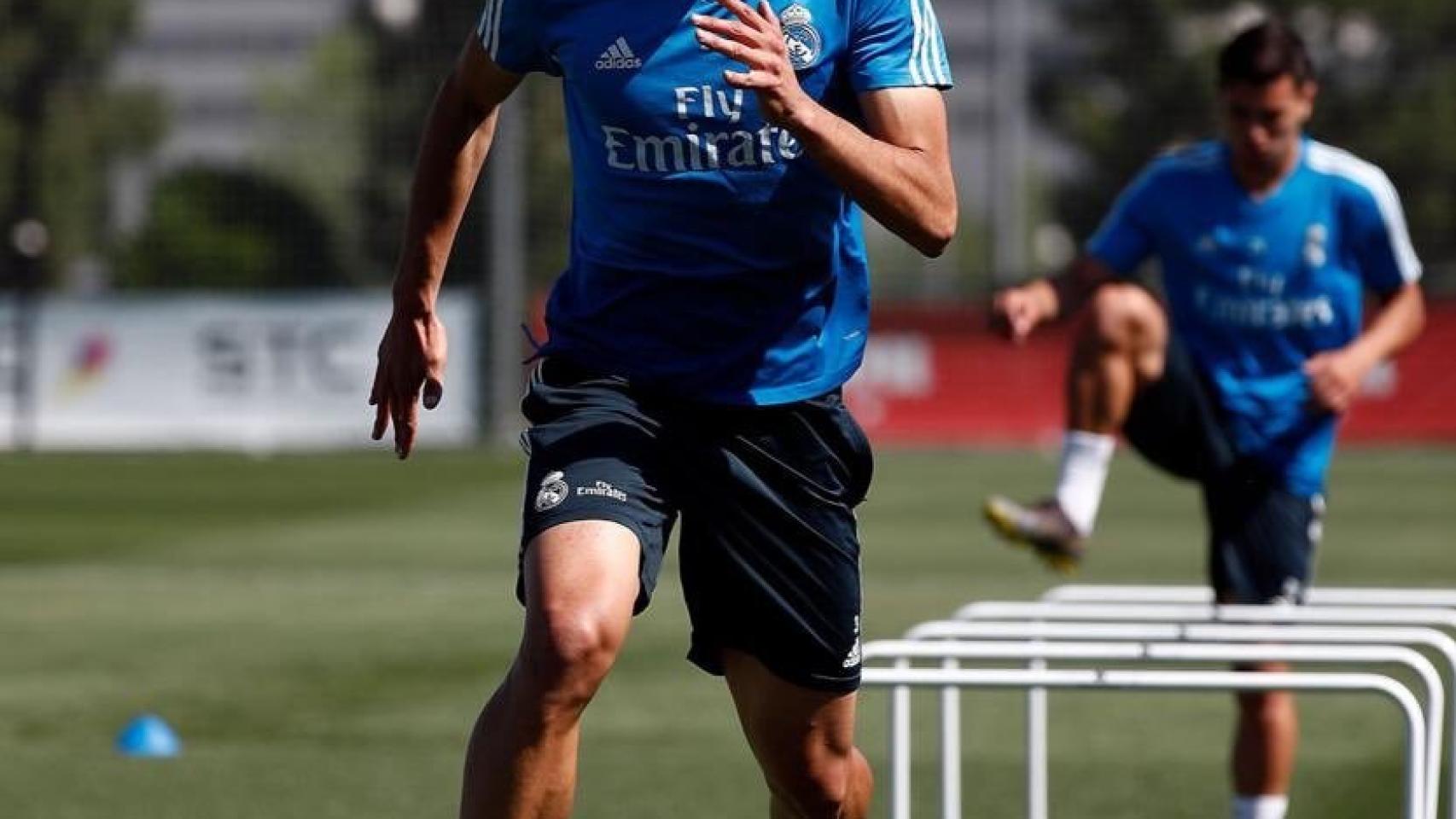 Vallejo entrenando con el Real Madrid. Foto: Twitter (@JesusVallejo)