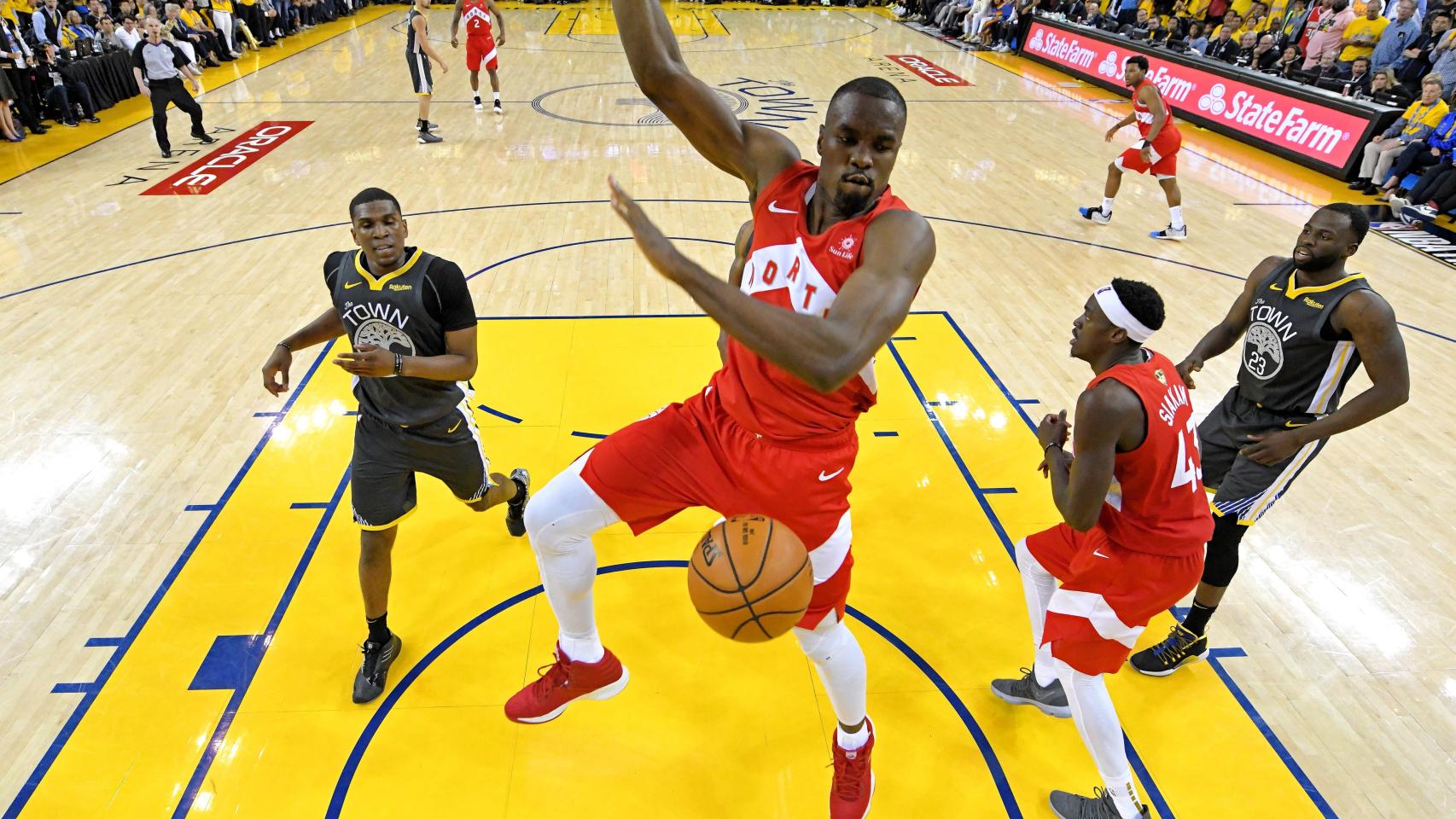 Ibaka, durante el cuarto partido de las Finales