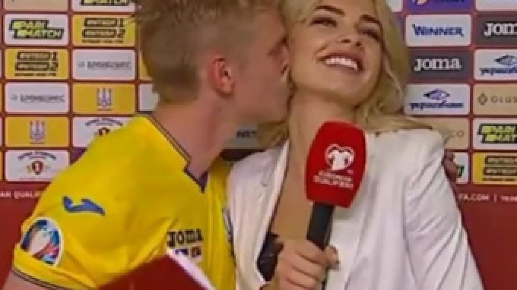 Zinchenko se 'marca' un Casillas: su beso a la reportera ucraniana tras ganar a Serbia