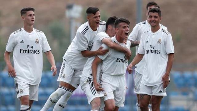 Los jugadores del Juvenil A celebran un gol al Barça