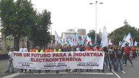 La manifestación de Alcoa en A Coruña exige al Gobierno que cumpla los compromisos