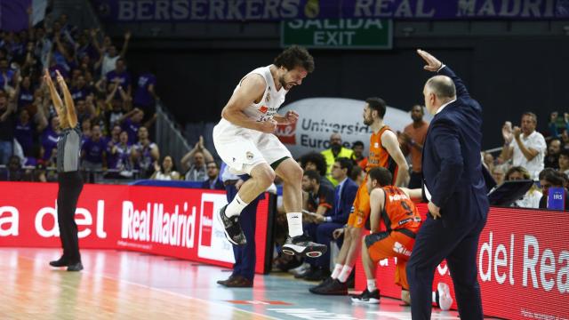 Llull celebra un triple con Pablo Laso