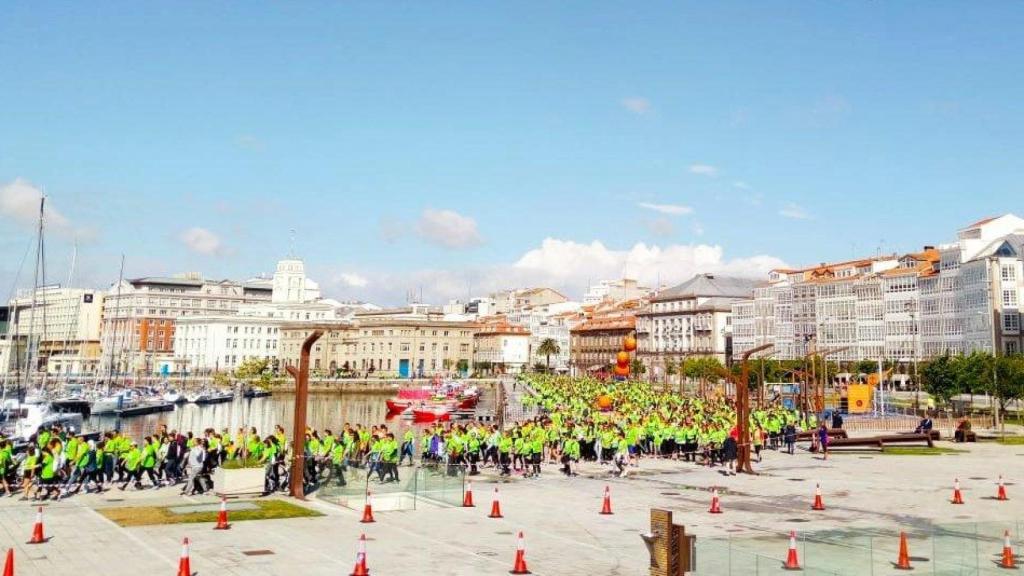 A Coruña se llena de verde esperanza en la carrera contra el cáncer