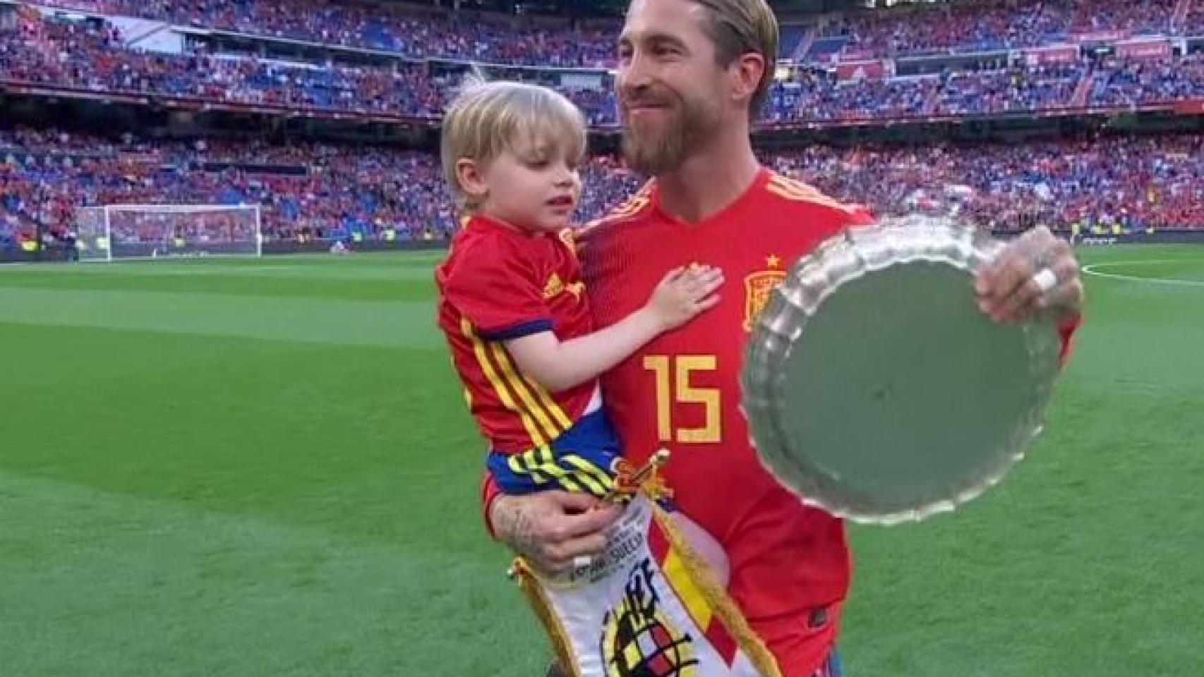 El homenaje a Sergio Ramos. Foto: Twitter (@elchiringuitotv)