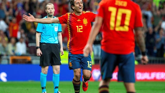 Oyarzabal celebra su tanto con la selección