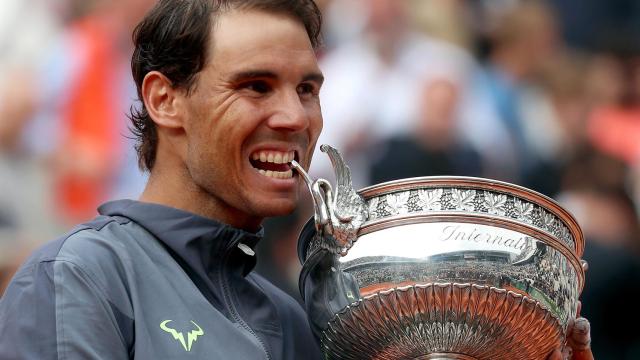 Nadal con el trofeo de Roland Garros