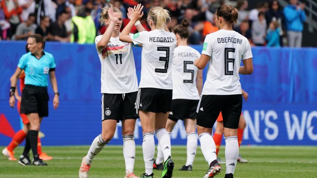 Las jugadoras de la selección alemana celebran el gol ante China