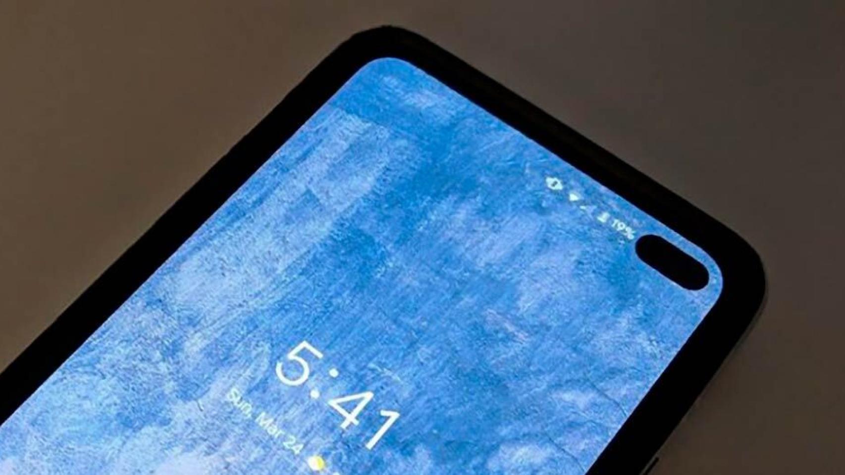 Un supuesto Google Pixel 4 filtra su gran parecido con el Galaxy S10+