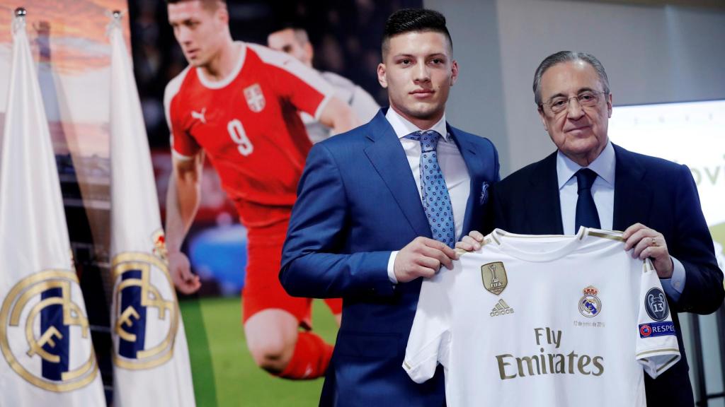 Jovic junto a Florentino Pérez