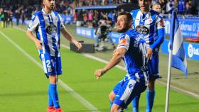 El Dépor desata el delirio en Riazor: 4-2 al Málaga en la ida de playoff