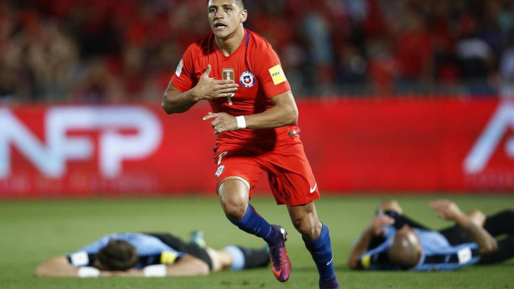 Alexis, en un partido con Chile