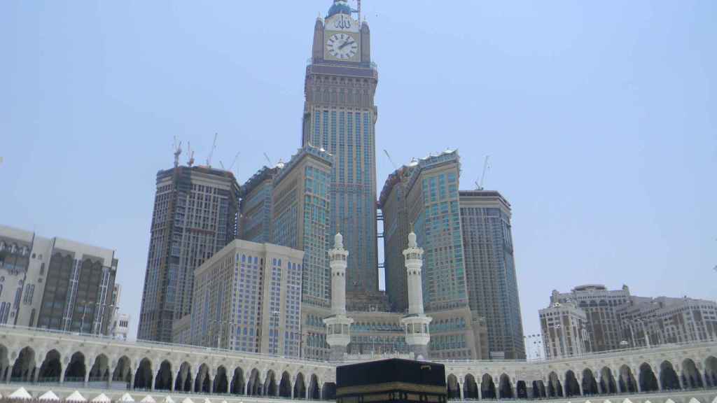 La Meca y su imponente reloj.