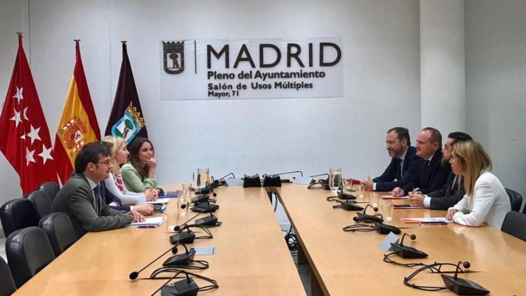 Reunión de los equipos negociadores de PP y Ciudadanos.