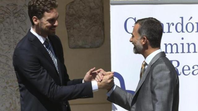 Pau Gasol saluda a Felipe VI