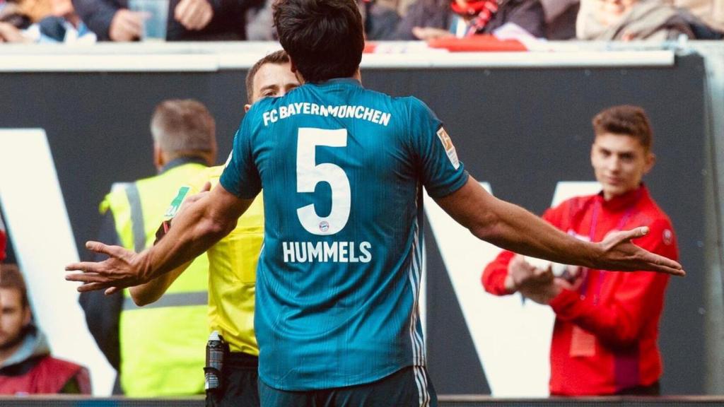 Hummels se lamenta duranta un partido del Bayern. Foto: Twitter (@matshummels)