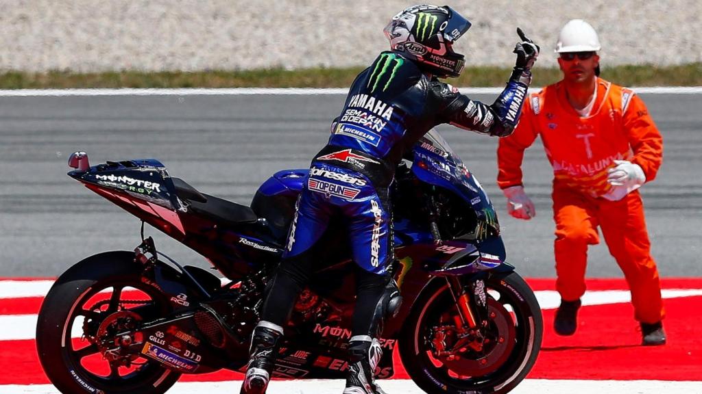 Viñales, tras caer sobre la pista de Montmeló