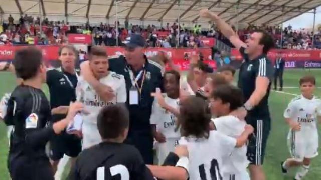 La celebración del Alevín A de LaLiga Promises