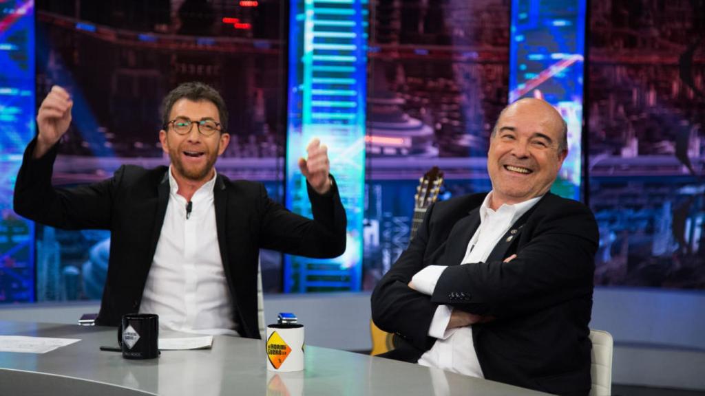 Pablo Motos y Antonio Resines comparten grandes momentos en 'El Hormiguero'.