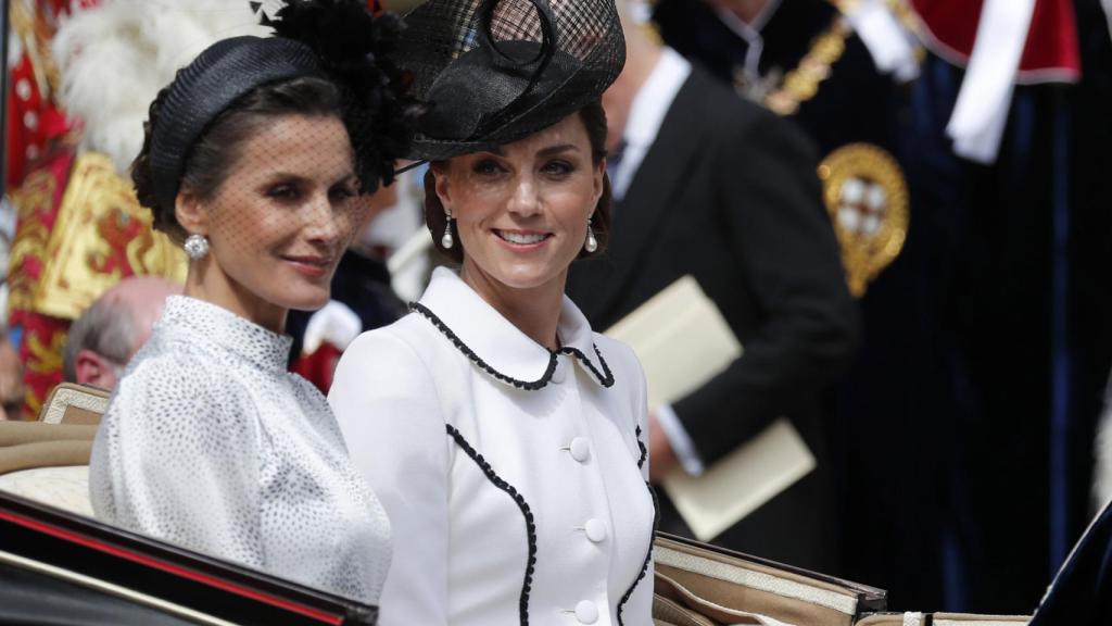La Reina Letizia junto a Kate Middleton este lunes en Londres