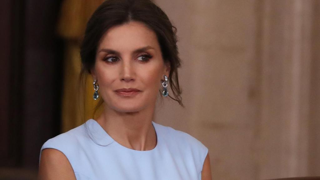 Letizia, con pendientes de aguamarinas de la firma Bulgari.