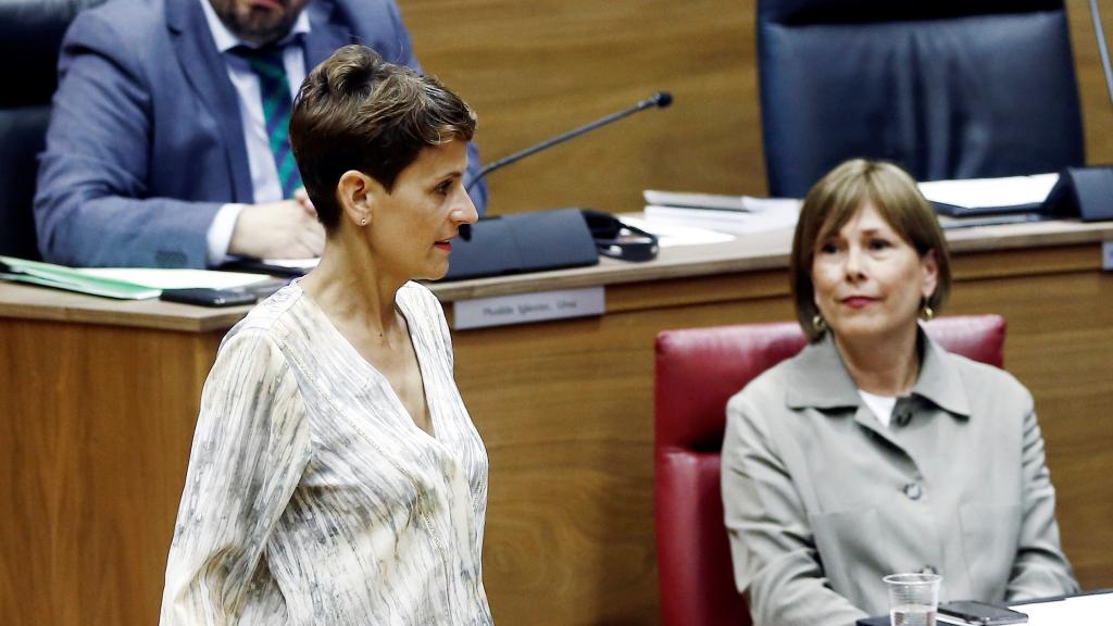 María Chivite, junto a la ex presidenta de Navarra, Uxue Barkos (derecha).