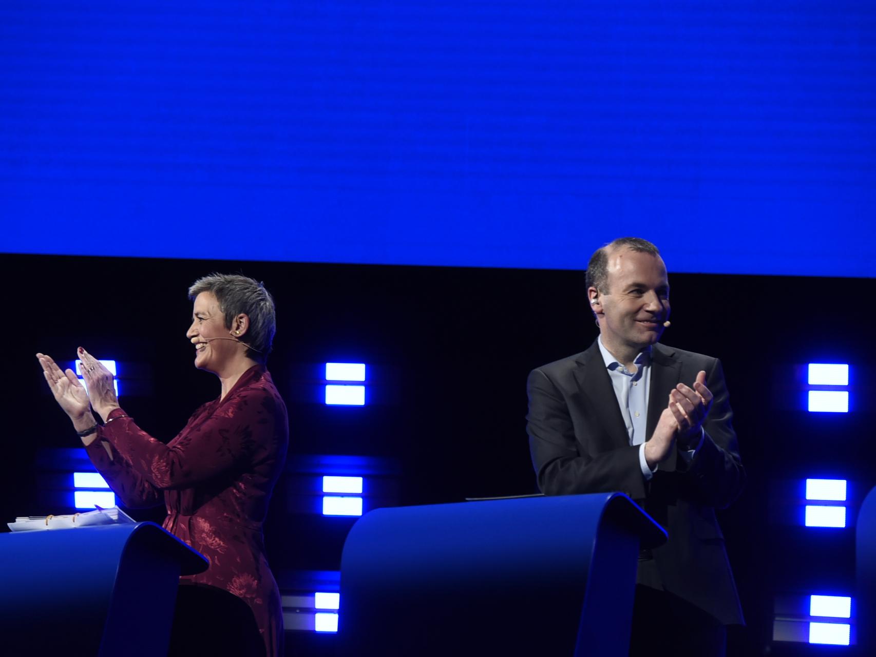 Vestager y Weber, durante el debate de candidatos a presidir la Comisión Europea.