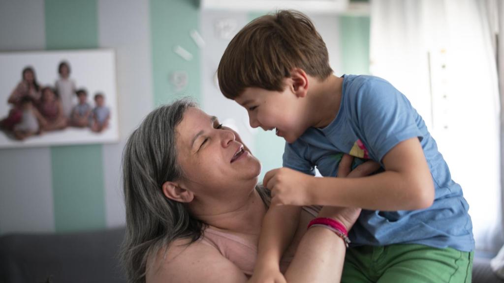 Eva Gómez con su hijo Mario